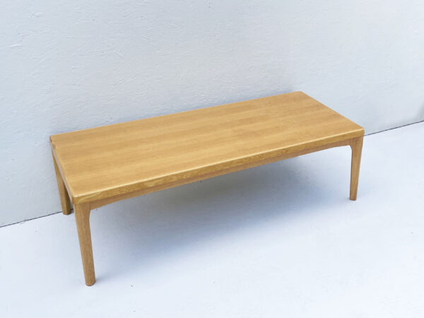 Large Mid Century Oak Coffee Table, Designed By Henning Kjærnulf And Manufactured By Vejle Stole Og Mobelfabrik. - Image 4